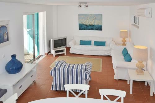 Torralta Villa Sleeps 8 With Pool And Air Con