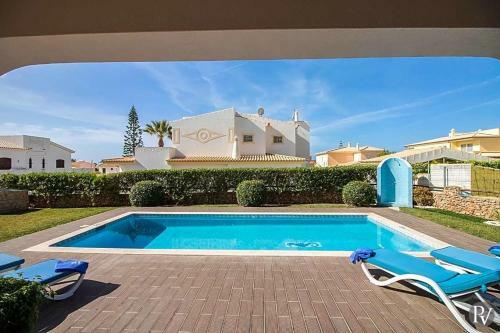 Villa In Gale Sleeps 8 With Pool Air Con And Wifi