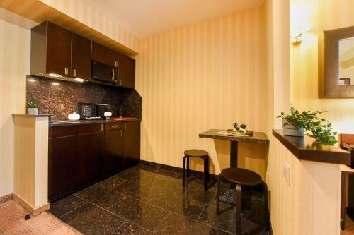 Apartamento Chocolate. Hotel Studio North Bucharest & Free Parking