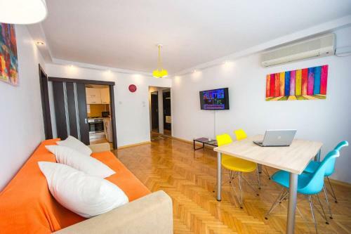Colors Apartment Cismigiu Gardens