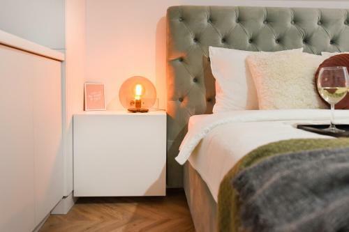 Apartamento Cream. Old Town Studio With Balcony & Netflix