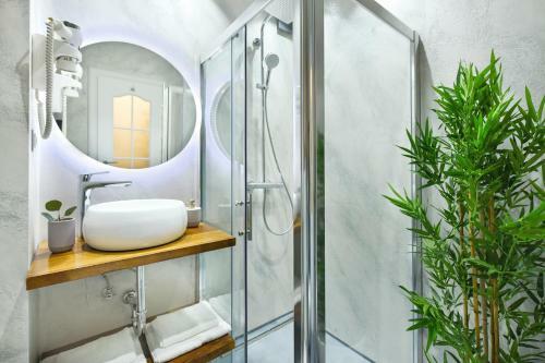 Apartamento Cream. Old Town Studio With Balcony & Netflix