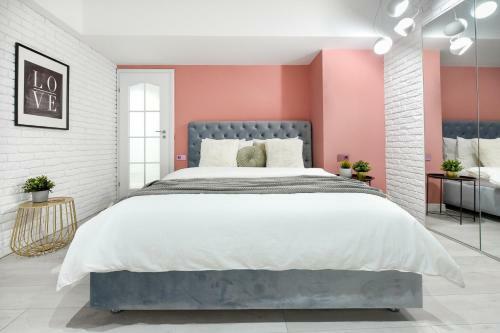 Apartamento Cotton Candy. Luxury Old Town Apt & Free Netflix