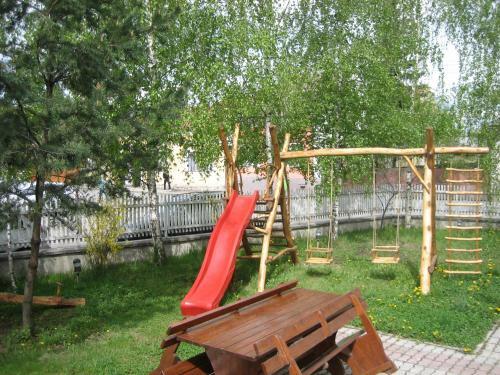 Hostal L�z�r Pension & Restaurant