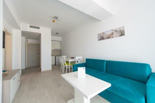 Zip Apartments