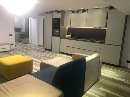 Three-bedroom Luxury Apartment Marina
