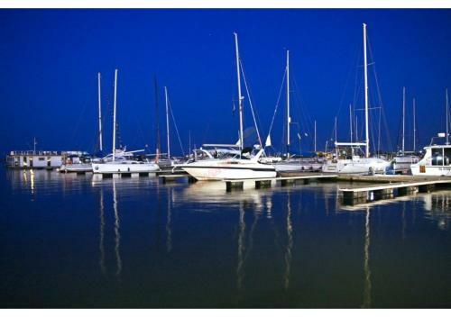 Three-bedroom Luxury Apartment Marina