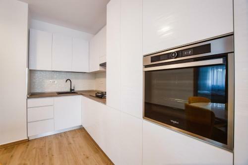 Spacious & Bright 2 Bedroom Central Apartment