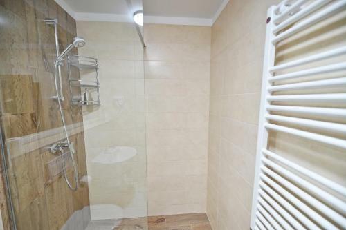 Hostal Pensiunea Castania