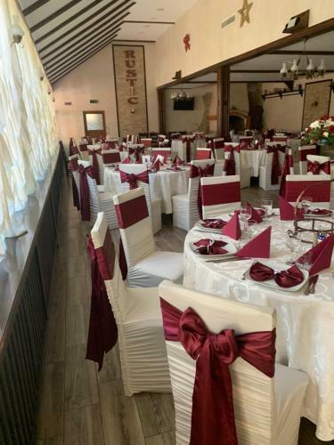 Hotel Pensiune Restaurant Rustic Rm Sarat