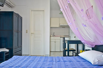 Ydreos Studios & Apartments