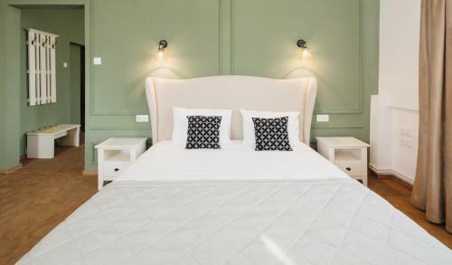 Hostal Riviera Residence