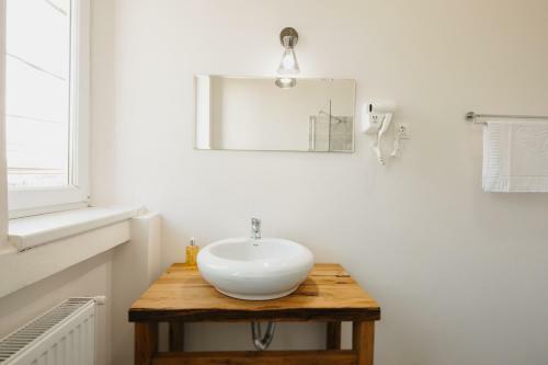 Hostal Riviera Residence