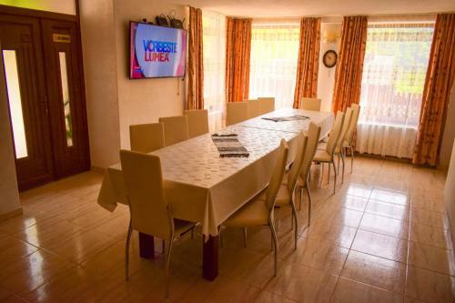 Hostal Pensiunea La Cernat