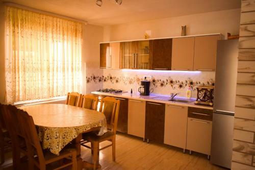 Hostal Pensiunea La Cernat