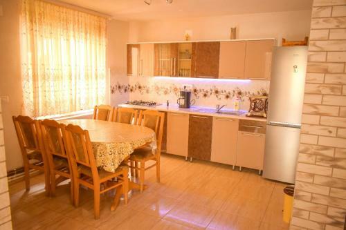 Hostal Pensiunea La Cernat