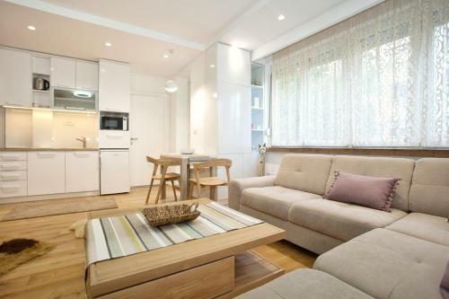 Apartamentos Hostgost At Skadarlija Square
