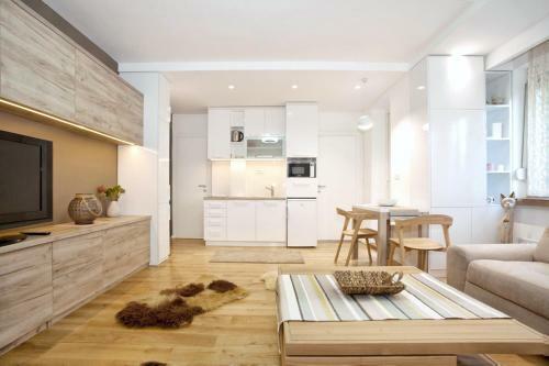 Apartamentos Hostgost At Skadarlija Square