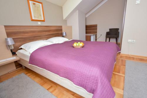 Bed & Breakfast Tema Apartments & Rooms