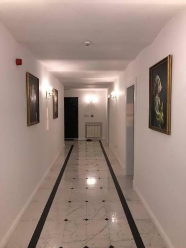 Hotel Schulhoff, Castle And Winery