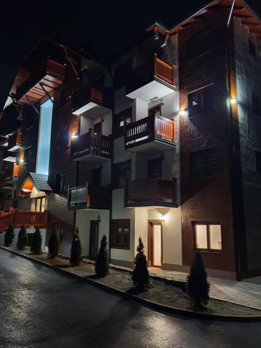 Pinevile Apartman 4