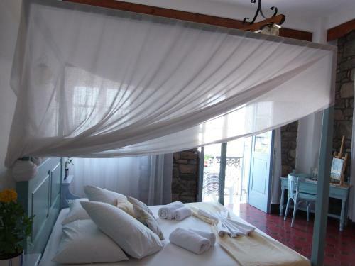 Dionysos Hotel