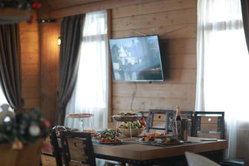 Big Family Chalet With Jacuzzi Rosa Khutor