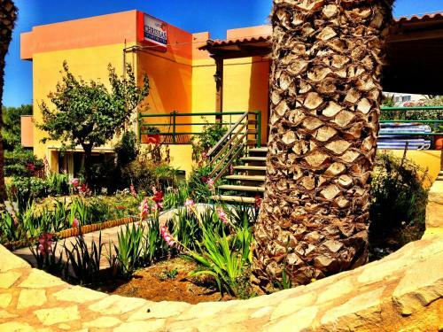Chrissas Apartments