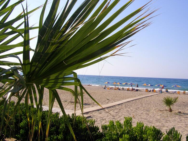 Ilian Beach & Apartments