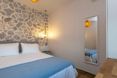 Rapanos Apartments