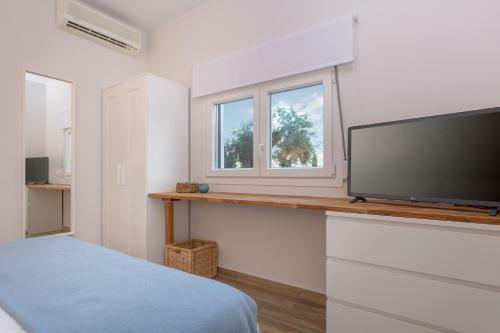 Rapanos Apartments