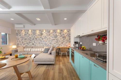 Rapanos Apartments