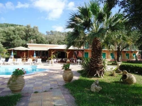 Aparthotel Phivos Hotel