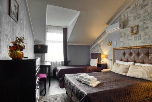 Lafayette Hotel