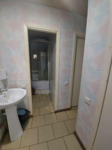 Hostal ????-???