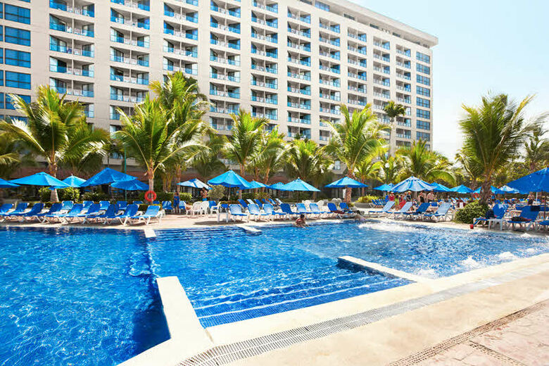 Hotel Barcel� Ixtapa
