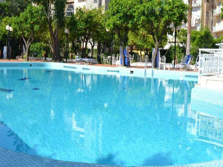 Hotel Carlton International