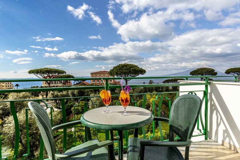 Hotel Carlton International