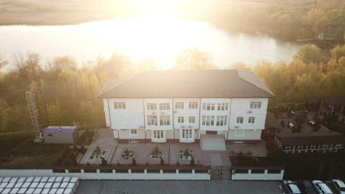 Goluboe Ozero Hotel