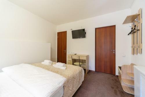 Simple Bon Voyage Hotel
