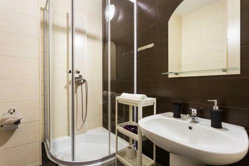 Salut Plus Apartments