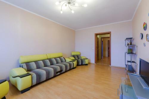 Apartamento Flat On Bogatyrskiy