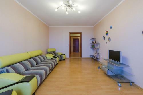 Apartamento Flat On Bogatyrskiy