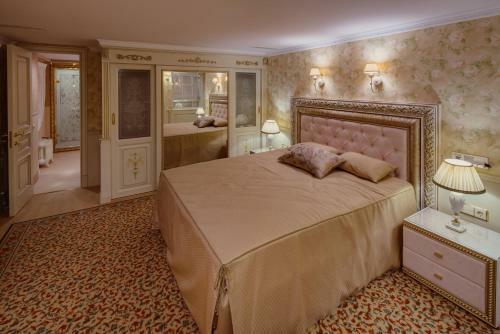 Hotel Brullov Mansion