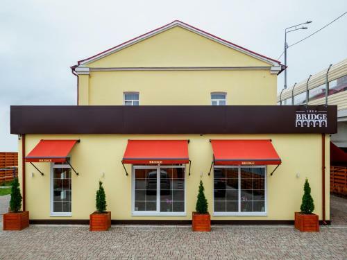 Bridge Hotel