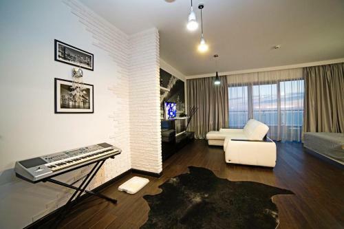 Ideal House Apart