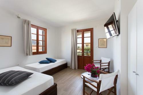 Venetia Apartments