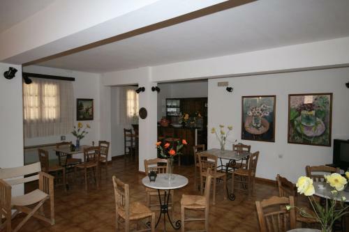 Venetia Apartments