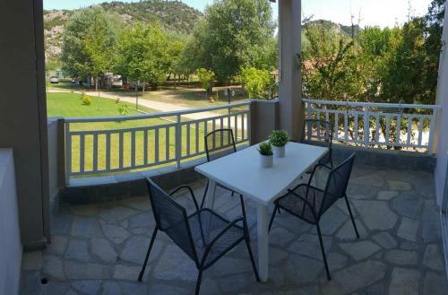 Camping Linaraki Apartments & Bungalows