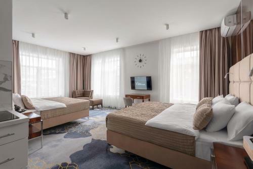 V Hotel&rooftop Lounge